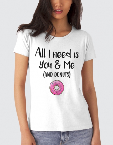 Μπλουζάκι με τύπωμα All I need you & me (and donuts)
