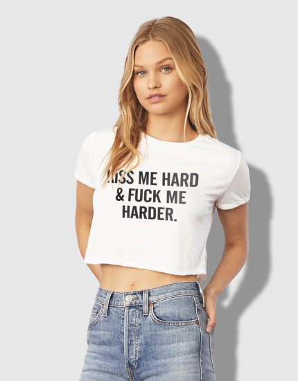 Μπλουζάκι με στάμπα Kiss me hard