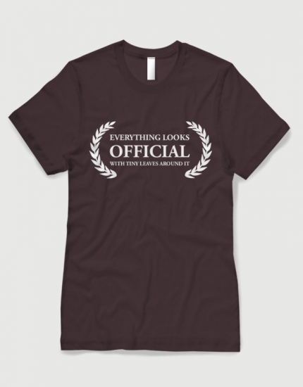 Μπλουζάκι με στάμπα Everything looks official