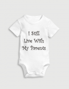 λευκό παιδικό φορμάκι με στάμπα Still live with my parents