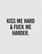 Μπλουζάκι με στάμπα Kiss me hard