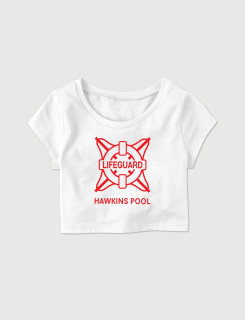 Μπλουζάκι crop top με τύπωμα Hawkins Pool