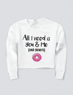 Girlie Cropped Sweat με στάμπα All i need is you & me (and donuts)