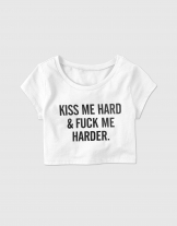 Μπλουζάκι με στάμπα Kiss me hard
